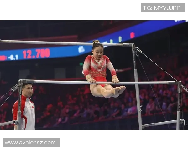 奥运会体操赛场精彩纷呈 夺金热门选手亮眼表现引关注